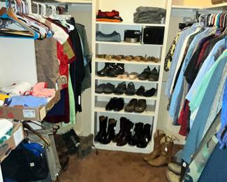 CLOSET FULL OF MENS CLOTHING