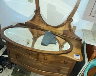 AN TIQUE LOWBOY DRESSER & HARP MIRROR