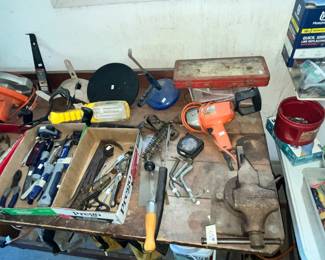 BENCH VISE, HAND TOOLS