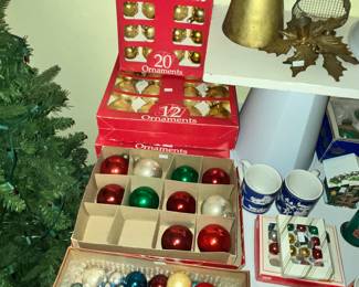 ORNAMENTS IN BOXES