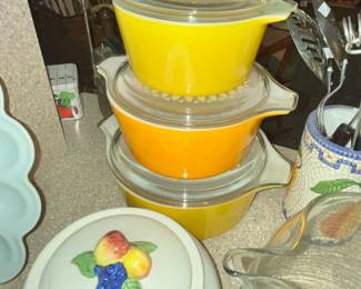 VINTAGE PYREX "DAISY" OR "SUNFLOWER" COVERED CASSEROLES