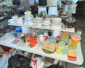 CORNING WARE, PYREX & VINTAGE TUPPERWARE