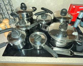 BETTY CROCKER 18/10 STAINLESS COOKWARE SET