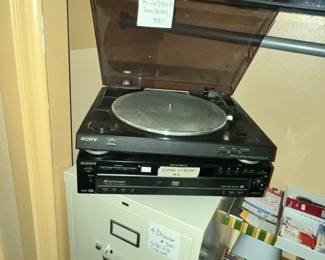 SONY TURNTABLE & SONY DVD/VHS DECK