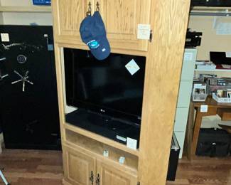 SOLID OAK CORNER TV CABINET