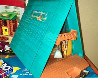 FISHER PRICE FAMILY A-FRAME HOUSE