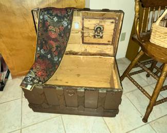 ANTIQUE TRUNK