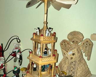 3 TIER GERMAN ERZGEBIRGE CHRISTMAS PYRAMID w/ BOX