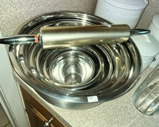 GREAT STAINLESS MIXING BOWL SET & ROLLING PIN