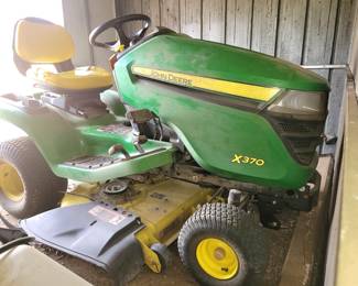 John Deere riding mower