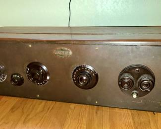 Vintage Atwater Kent radio - no tubes