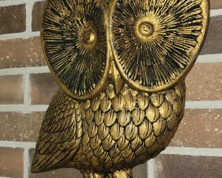 Metal owl hanging