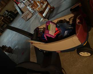 Little Tikes Relax & Ride Wagon.