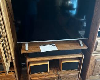 Toshiba flare screeen tv. Cambridge SoundCloud speakers