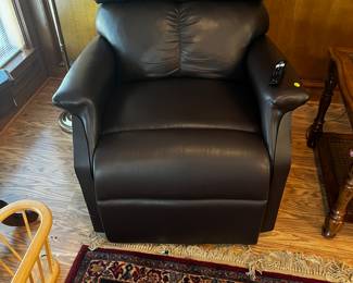 Leather lift chair