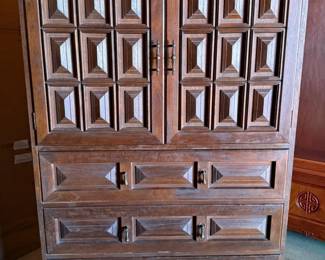 255 RusticEuropean3Drawer2DoorWalnutArmoire