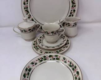 66 48PieceSeizenFineHolidayChinaNoelPattern