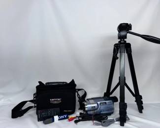 172 SonyHandycamDCRTRV250Digital8CamcorderandAccessories