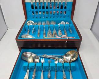 1 SetOfTowleRoseSolitaireSterlingSilverFlatwareInWoodBox