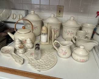 Pfaltzgraff tea rose pieces