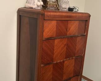 Antique chest dress with matching bed