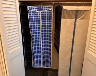 Garment storage containers