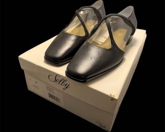 Women’s Shelby Black Shoes, Size 8 M, Like New in Box