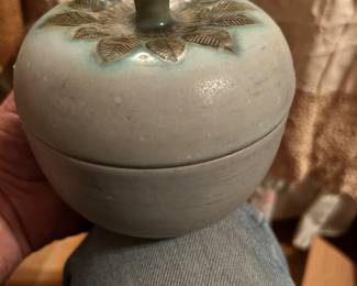 A closer look at the Roystrand Co. 1950s 'apple' covered dish by Thertha Benstrom.