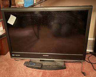 32" Sylvania LCD with Remote - Works - LC320SL1