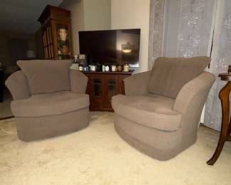 Heritage House Swivel Chairs