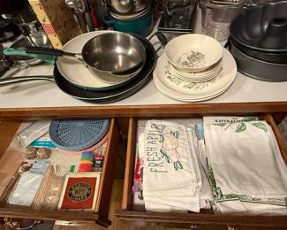 Kitchen towels, baking pans