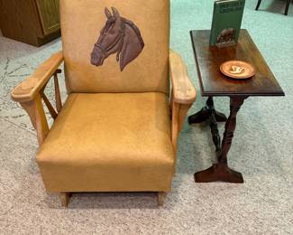 Wagon wheel rocking chair with horse head, Side Table