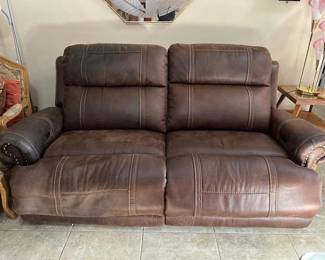 Recliner sofe leather