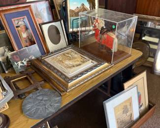 Prints, paintings, sun wall hanging, horse