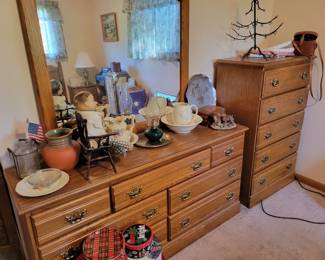 Bedroom set no mattress 