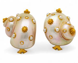 Lot 16
Trianon 3/4 Turban Shells Spotted with Diamonds 18K Gold EARRINGS 29 g 1 PAIR