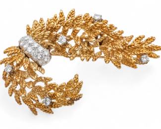 Lot 24
18K Yellow Gold Freeform Brooch with Diamonds W 2.2" 23 g 1 PC