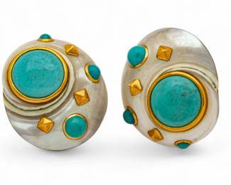 Lot 17
Trianon White Imperialis Shells with Turquoise, 18K Gold 22 g 2 PCS