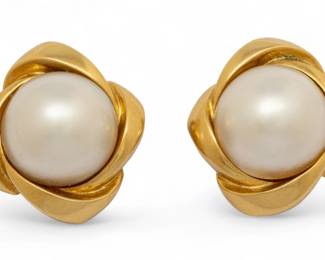 Lot 50
18K Yellow Gold And Mabe Pearl Earrings L 1.1" 25 g 1 PAIR