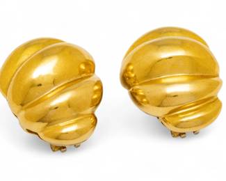 Lot 59
18K Yellow Gold Earrings, Italy H 1.2" 30 g 1 PAIR