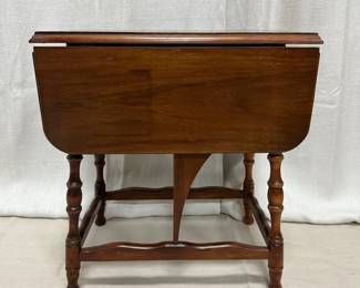 Antique DropLeaf Gateleg Side Table with Turned Legs, 21 High
