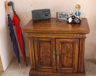 Burlington Night Stand, Radio, Bank