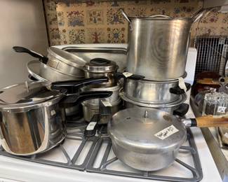 Vintage Pots and Pans in good condition   2 pressure cookers