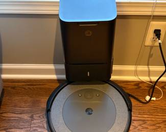 Roomba Vacuum 