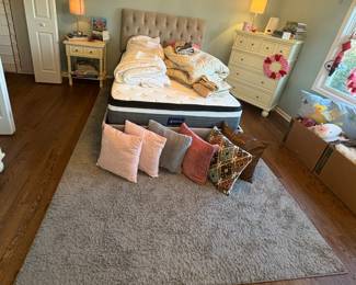 Full Size Bed & Throw Pillows 