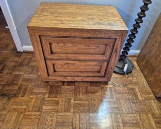 Nite stand has matching dresser