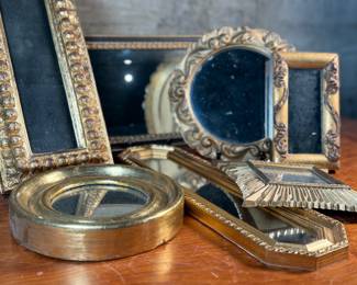 This lot features a wonderful collection of smaller sized antique mirrors in different sizes, all in good overall condition.
