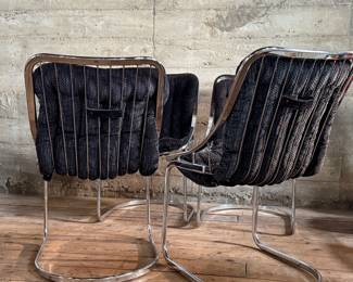 This lot features a set of four (4) cantilever dining chairs, believed to be by Gastone Rinaldi for Rima circa 1970s. Each chair measures, 33.5” H x 19.5” W x 24” D.
