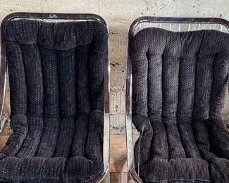 This lot features a set of four (4) cantilever dining chairs, believed to be by Gastone Rinaldi for Rima circa 1970s. Each chair measures, 33.5” H x 19.5” W x 24” D.
