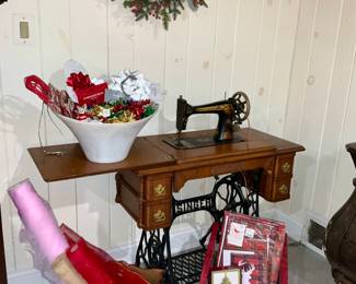 Singer, desk, Holiday, desk, wreath